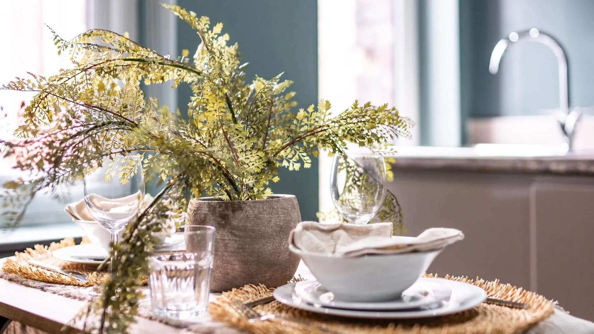 Luxury Aparthotel Suites In The Heart Of Leeds  리즈