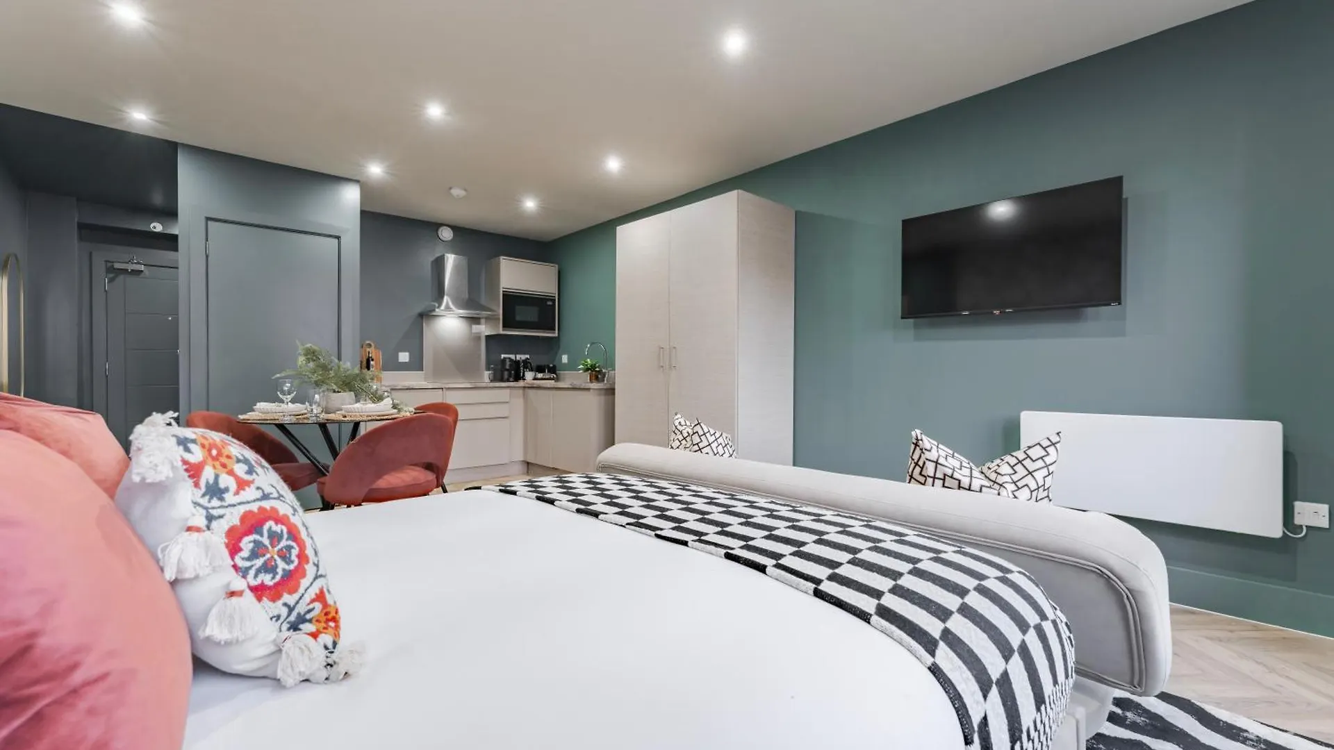 Luxury Aparthotel Suites In The Heart Of Leeds 0*, 리즈