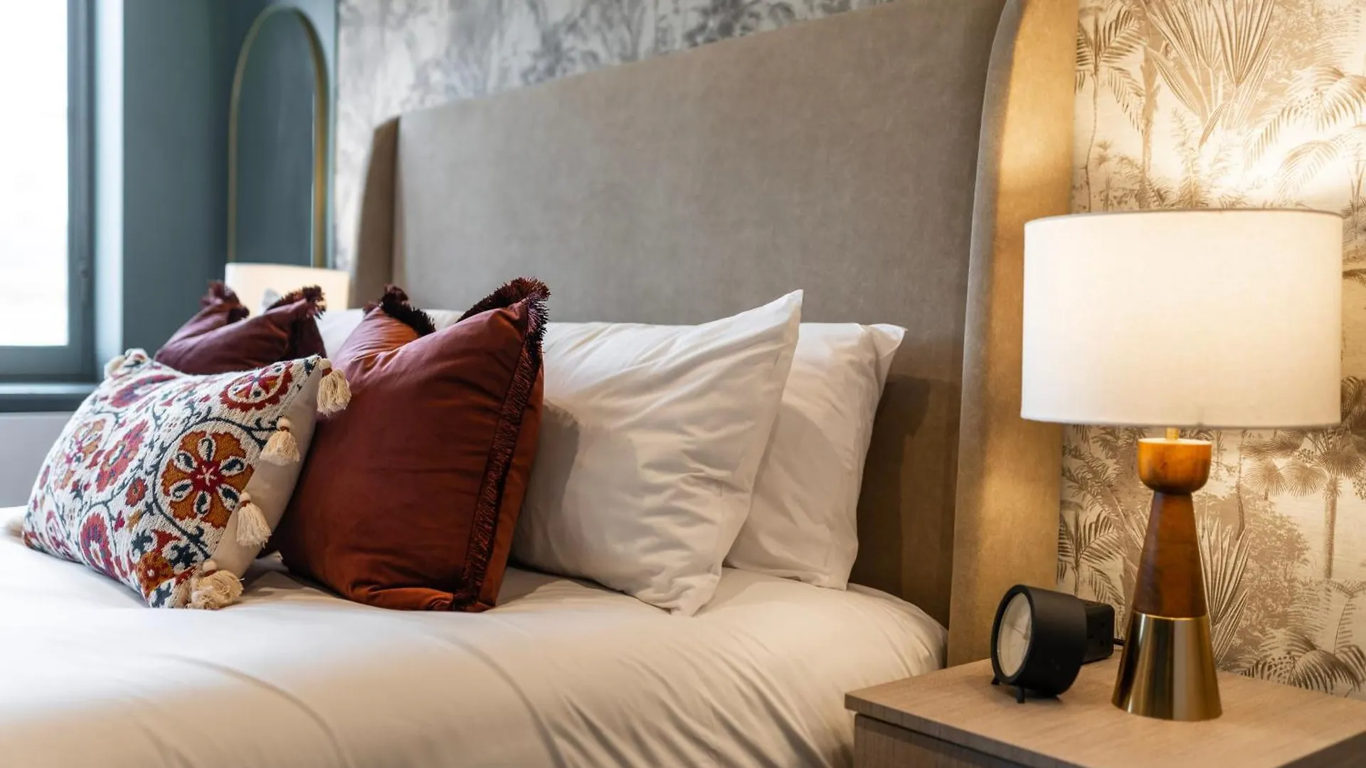Luxury Aparthotel Suites In The Heart Of Leeds  리즈