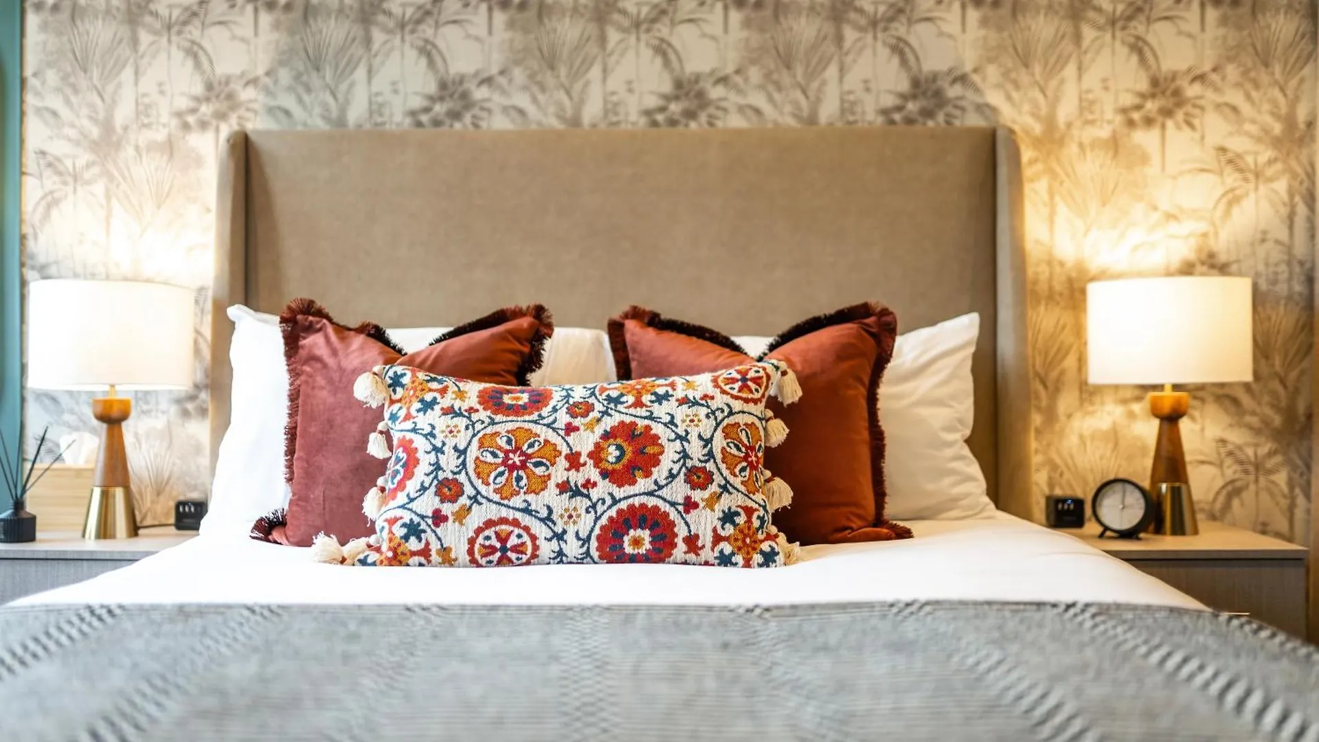 Luxury Aparthotel Suites In The Heart Of Leeds 리즈
