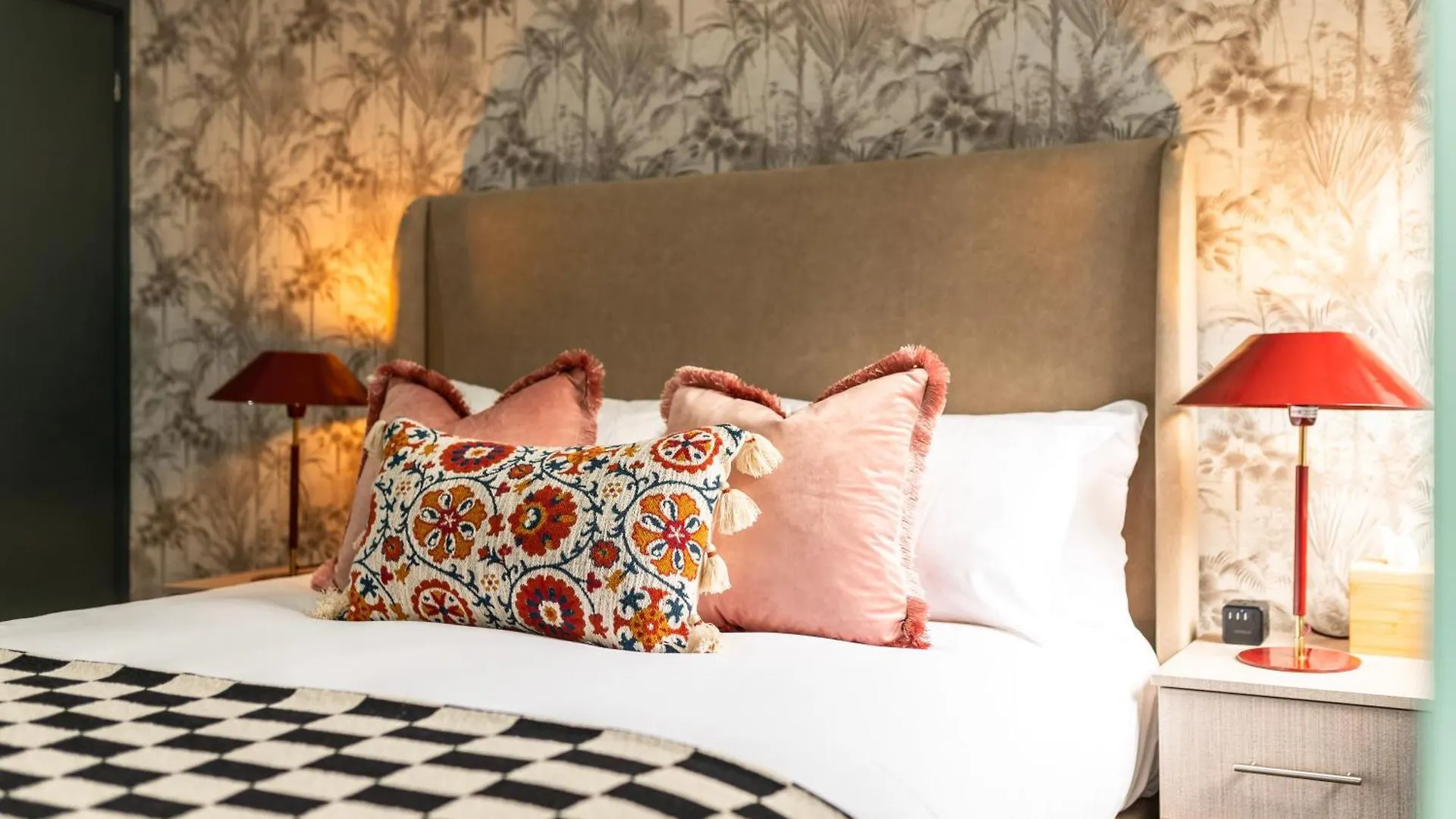 Luxury Aparthotel Suites In The Heart Of Leeds 리즈