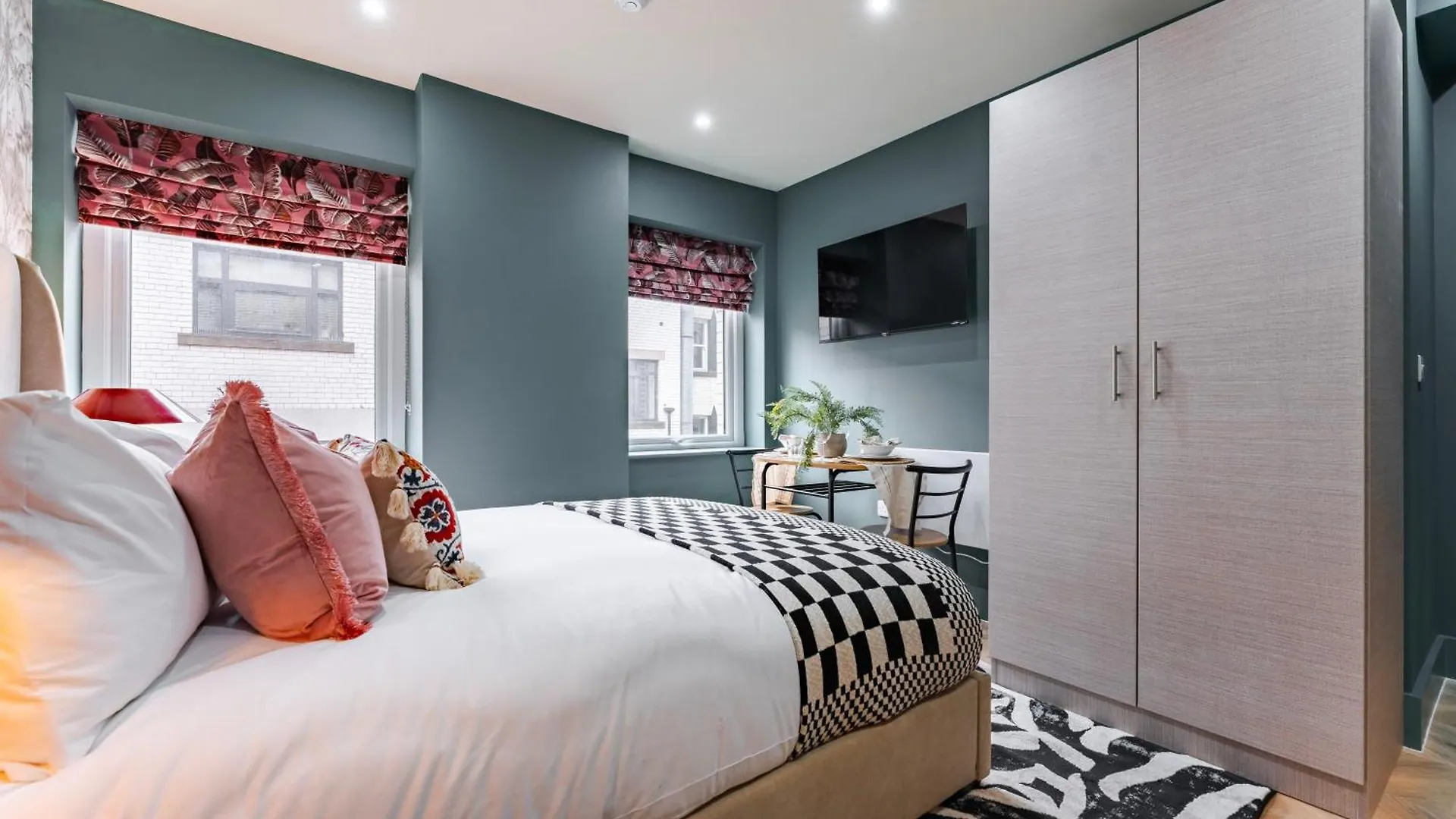 Luxury Aparthotel Suites In The Heart Of Leeds 리즈
